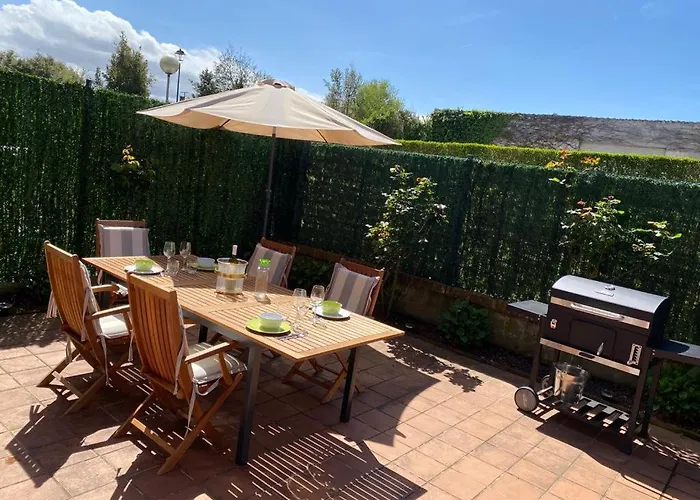 En Complejo Residencial Rovacias * Comillas